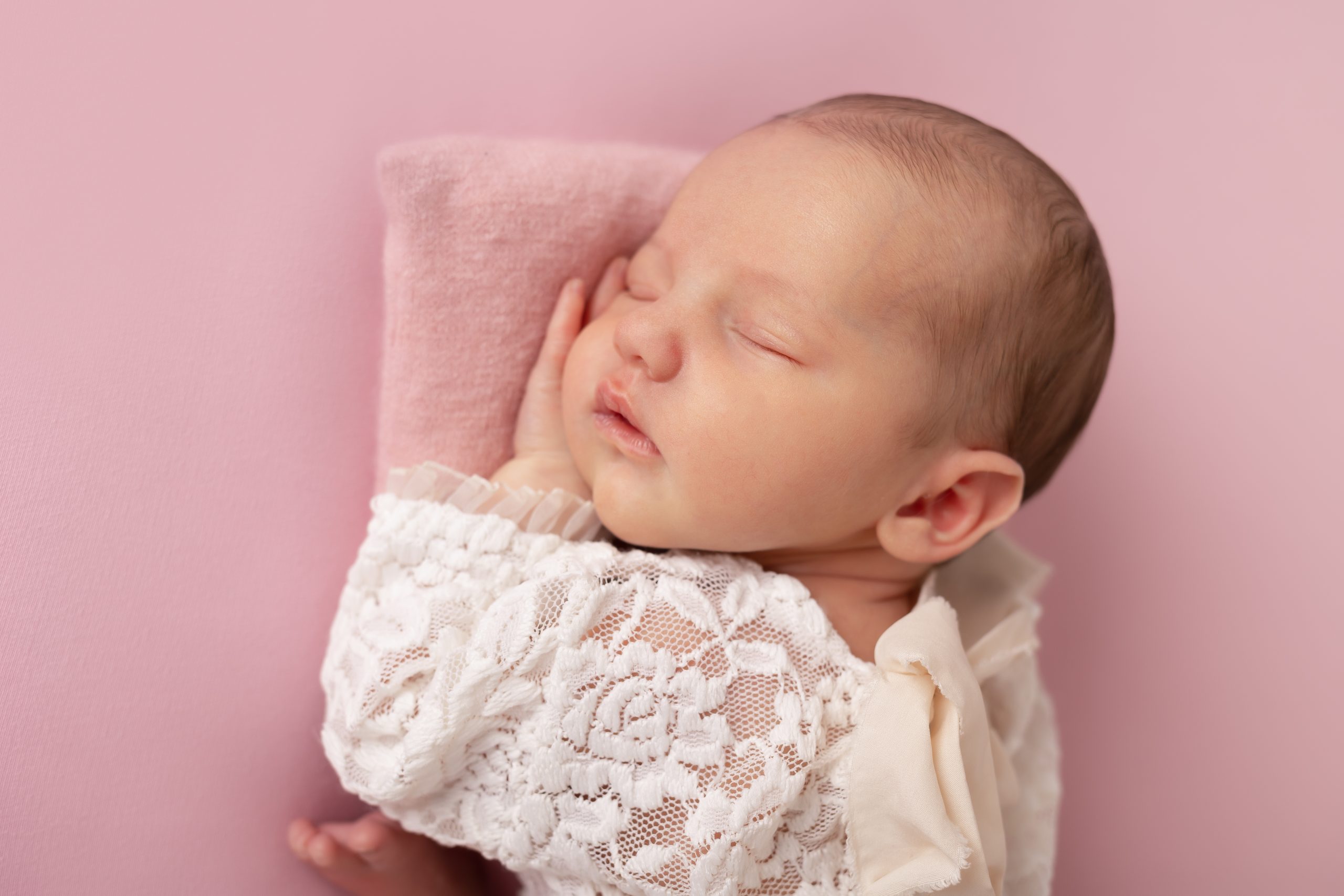 Newborn posing-photo à Vitré-Tatiana Brisson