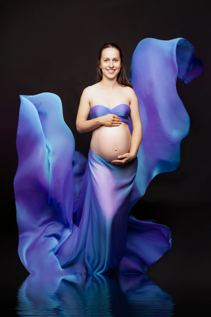 Magnifique futur maman en studio photo à Bourg-en-Bresse